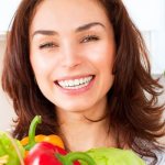 Девушка с овощами