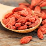 Годжи ягоды на ложке