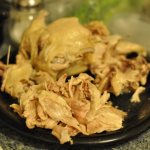 Измельчаем курятину.