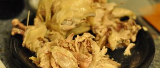 Измельчаем курятину.