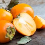 Как правильно есть хурму – с кожурой или без?