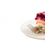 Какую имеет селедка под шубой калорийность?