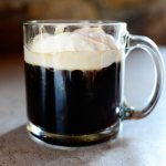 Кофе по-ирландски в чашке с кофе