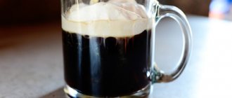 Кофе по-ирландски в чашке с кофе