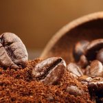 Кофейные зерна и молотый кофе