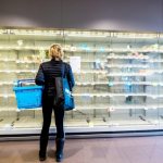 Пустые прилавки. Какие продукты скупают москвичи из-за коронавируса