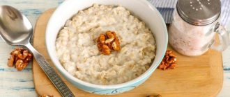 разложены орехи