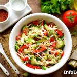 Салат из капусты, свежих огурцов и помидоров