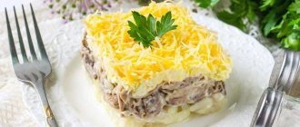 Салат с говядиной, сыром и ананасами