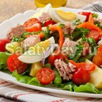 Салат с тунцом и пекинской капустой с овощами