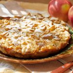 Шарлотка из овсяной муки с овсяными хлопьями: диетический рецепт