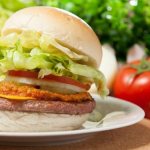 Сколько калорий в гамбургере с котлетой?