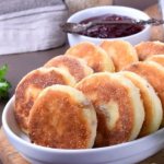 Сырники с рисовой мукой. Рецепт на сковороде, в духовке с бананом, кокосовой стружкой, манкой, стевией, творогом