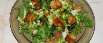 Теплый салат с курицей
