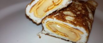 Яичный рулет с сыром на сковороде